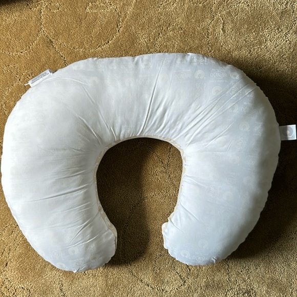 Boppy Nursing Pillow original w/ floral cover + waterproof cover (3pc) - Picture 3 of 10